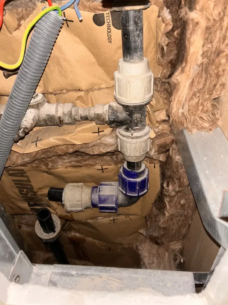 Raccords de canalisation à reprendre après une fuite